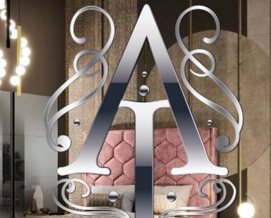 Логотип Arte Italiana Group на фоне элегантного интерьера спальни.