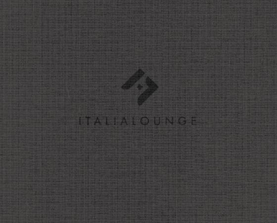 Логотип Italia Lounge на текстурированном фоне серого цвета.