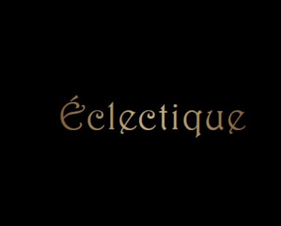 Слово 'Éclectique' на чёрном фоне с золотистым шрифтом.
