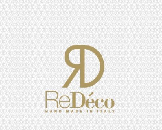 Логотип ReDéco, ручная работа из Италии, золотые буквы на узорном фоне.