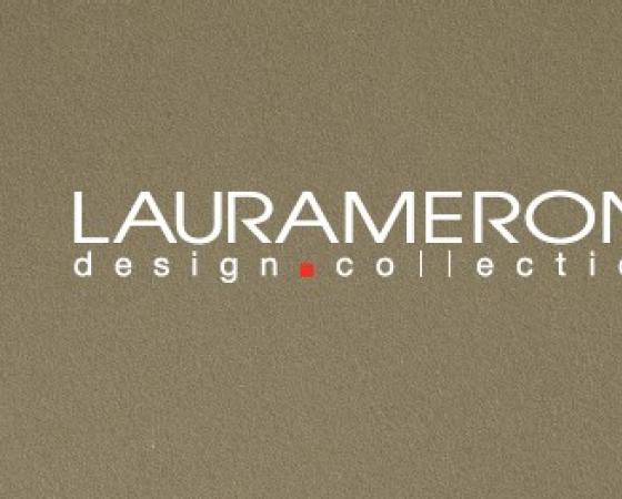 Логотип Laura Meroni Design Collection на фоне нейтрального цвета.