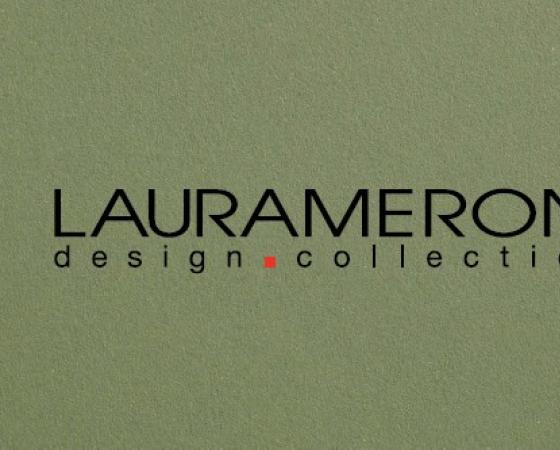 Логотип Laura Meroni, коллекция дизайна на зеленом фоне.