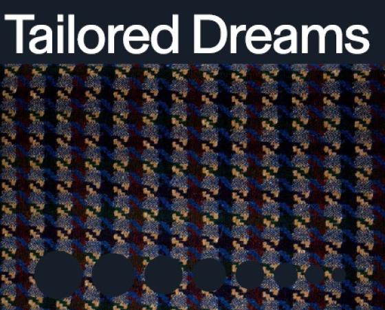 Кровать с узорчатым изголовьем и белыми подушками, надпись 'Tailored Dreams'.