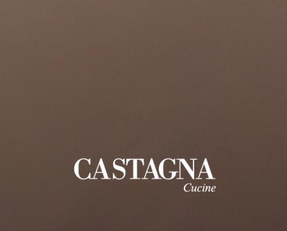 Логотип с надписью 'CASTAGNA Cucine' на коричневом фоне.