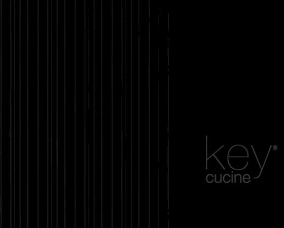 Чёрная обложка с логотипом Key Cucine и вертикальными линиями.