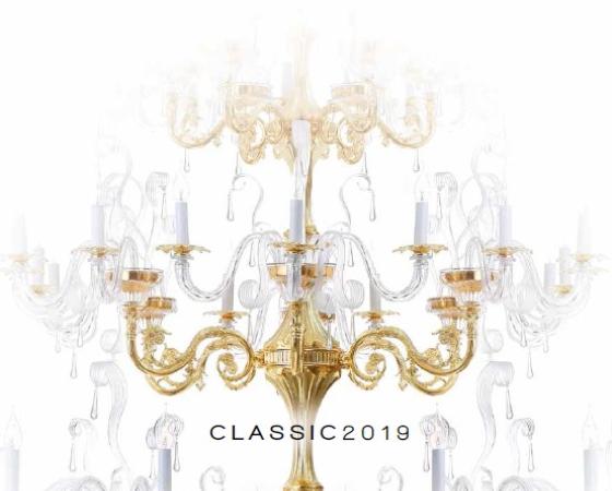 Классическая люстра Il Paralume Marina 2019 года с элегантным золотым дизайном.