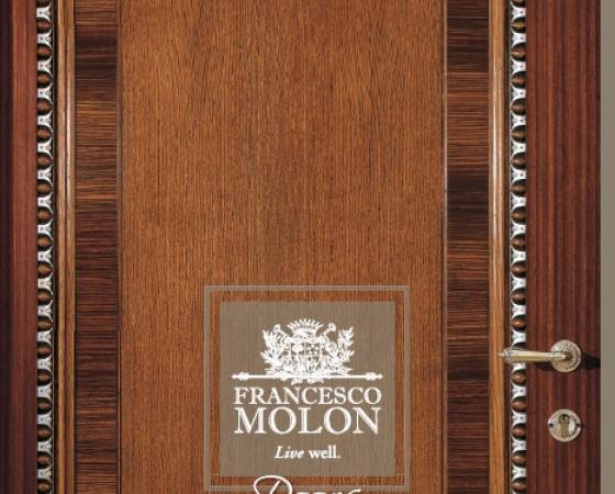 Дверь Francesco Molon с изысканным дизайном и декоративными элементами.